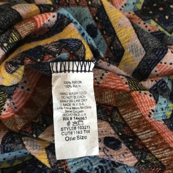 Light Geometric Print Hip-Length Kaftan - Picture 5 of 5